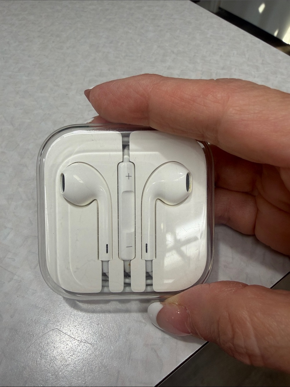 Apple Earbuds in Clear Case New 3.5 mm jack